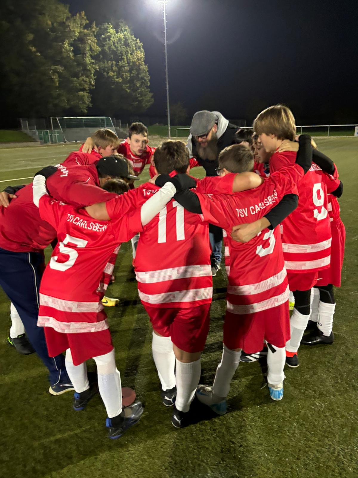 TSV Carlsberg Teamkreis auf dem Spielfeld